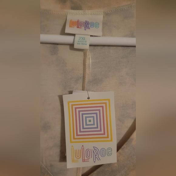 LuLaRoe NWT Vicki Long Sleeve 2X - Picture 4 of 4